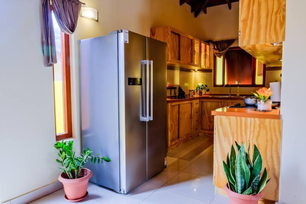 Iona'S Home: Vibrant 2Bedroom Home Near Willemstad Kültér fotó